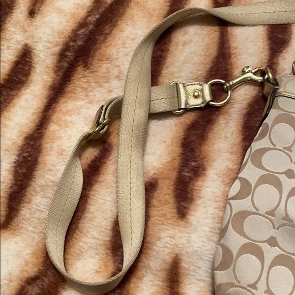 Coach Poppy Gold Tan Full Zipper Crossbody - Picture 2 of 7